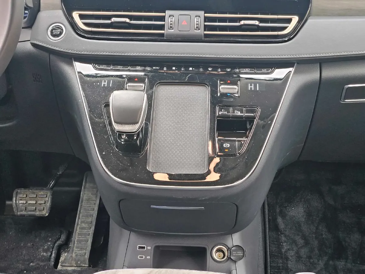 2024 HongQi HQ9 2.0T 163HP L4 1DHT PHEV 20.14KWH,autocango,china used car exporter,china ev exporter,chinese used car exporter,chinese used ev exporter