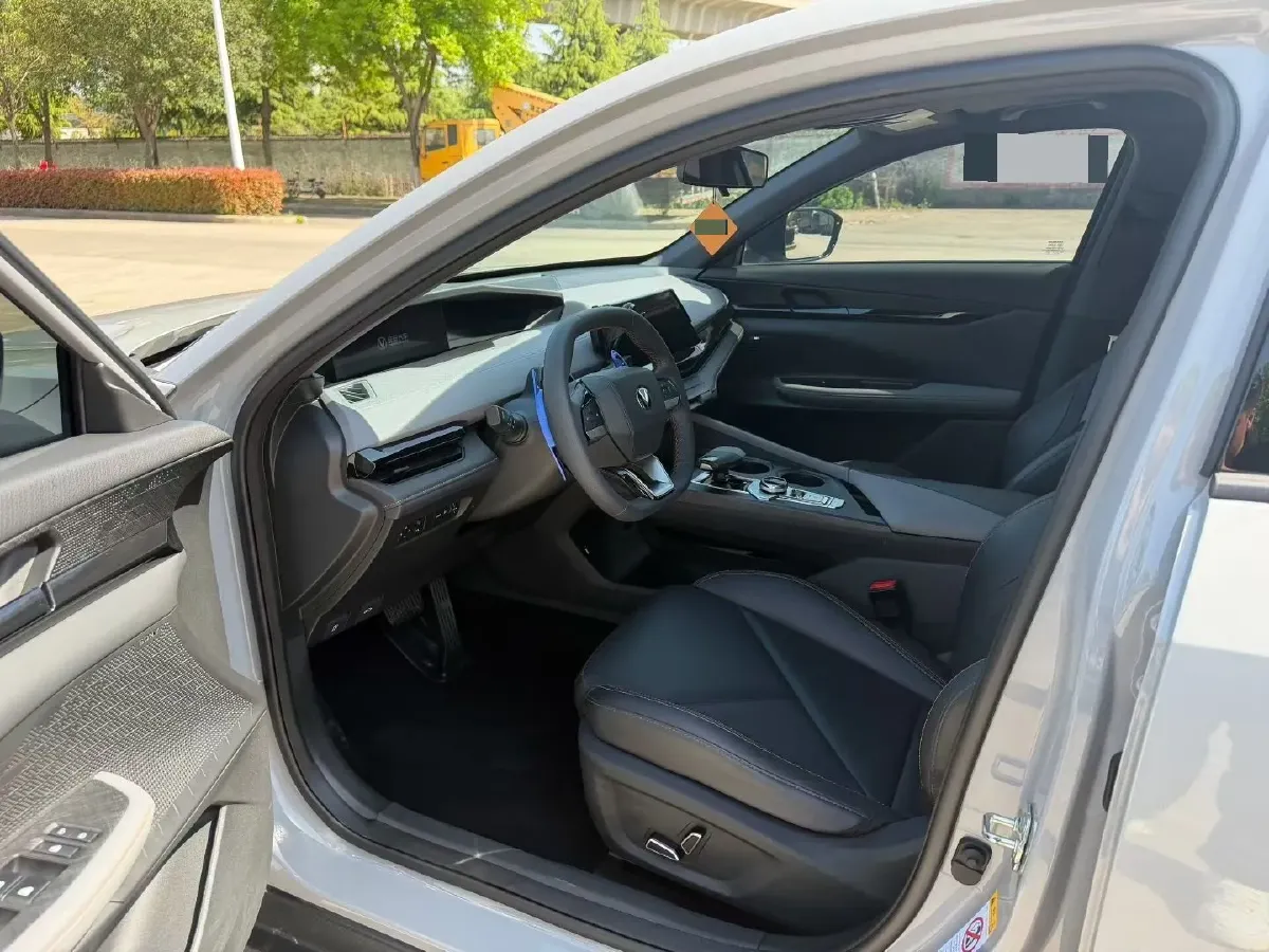 2022 ChangAn UNI-V 1.5T 188HP L4 7DCT,autocango,china used car exporter,china ev exporter,chinese used car exporter,chinese used ev exporter