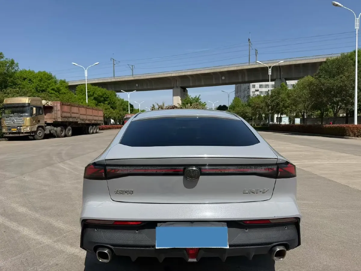 2022 ChangAn UNI-V 1.5T 188HP L4 7DCT,autocango,china used car exporter,china ev exporter,chinese used car exporter,chinese used ev exporter