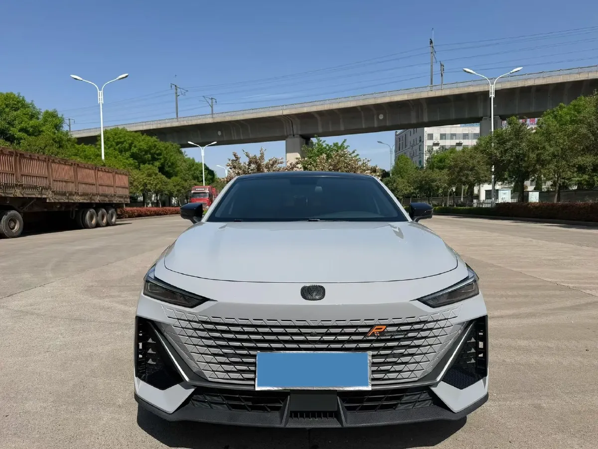 2022 ChangAn UNI-V 1.5T 188HP L4 7DCT,autocango,china used car exporter,china ev exporter,chinese used car exporter,chinese used ev exporter