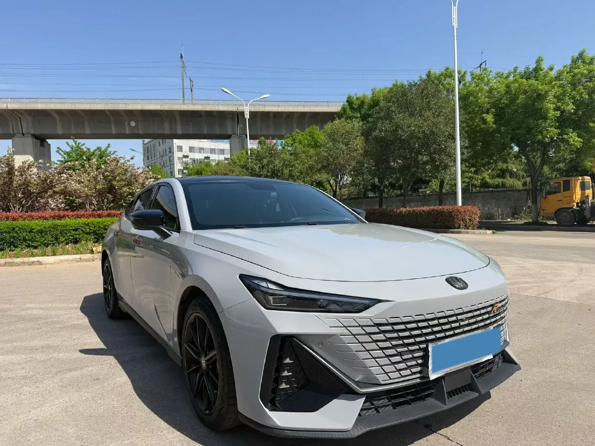 2022 ChangAn UNI-V 1.5T 188HP L4 7DCT,autocango,china used car exporter,china ev exporter,chinese used car exporter,chinese used ev exporter