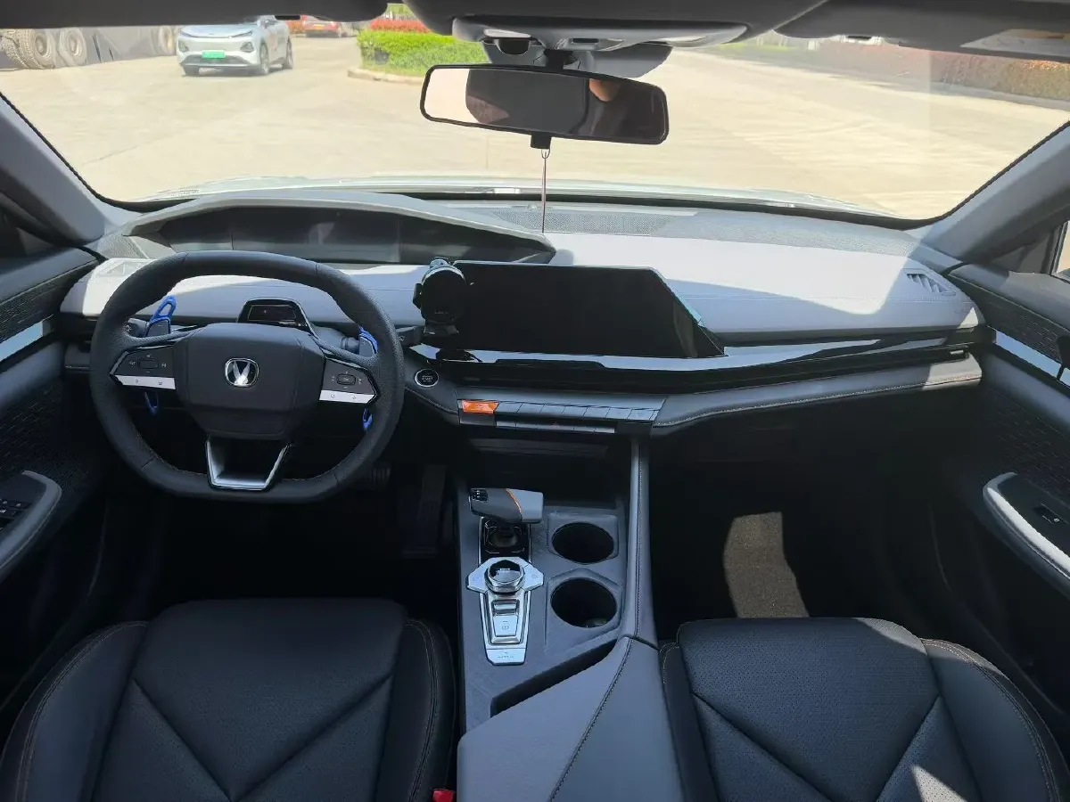 2022 ChangAn UNI-V 1.5T 188HP L4 7DCT,autocango,china used car exporter,china ev exporter,chinese used car exporter,chinese used ev exporter