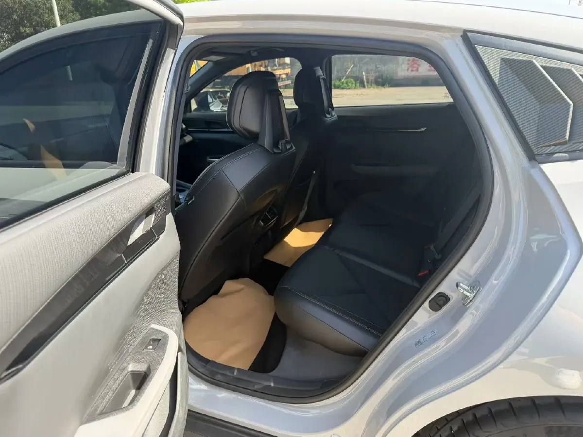 2022 ChangAn UNI-V 1.5T 188HP L4 7DCT,autocango,china used car exporter,china ev exporter,chinese used car exporter,chinese used ev exporter