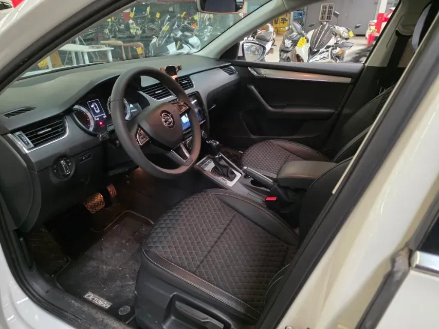 2020 Skoda Octavia 1.5L 113HP L4 6AT,autocango,china used car exporter,china ev exporter,chinese used car exporter,chinese used ev exporter
