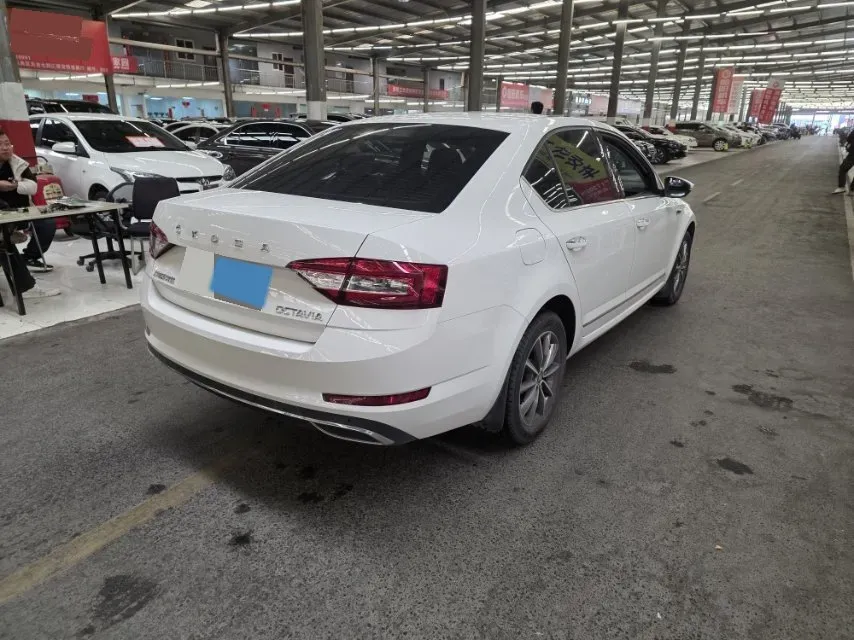 2020 Skoda Octavia 1.5L 113HP L4 6AT,autocango,china used car exporter,china ev exporter,chinese used car exporter,chinese used ev exporter