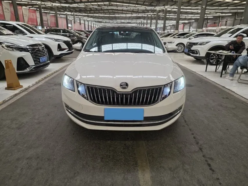 2020 Skoda Octavia 1.5L 113HP L4 6AT,autocango,china used car exporter,china ev exporter,chinese used car exporter,chinese used ev exporter