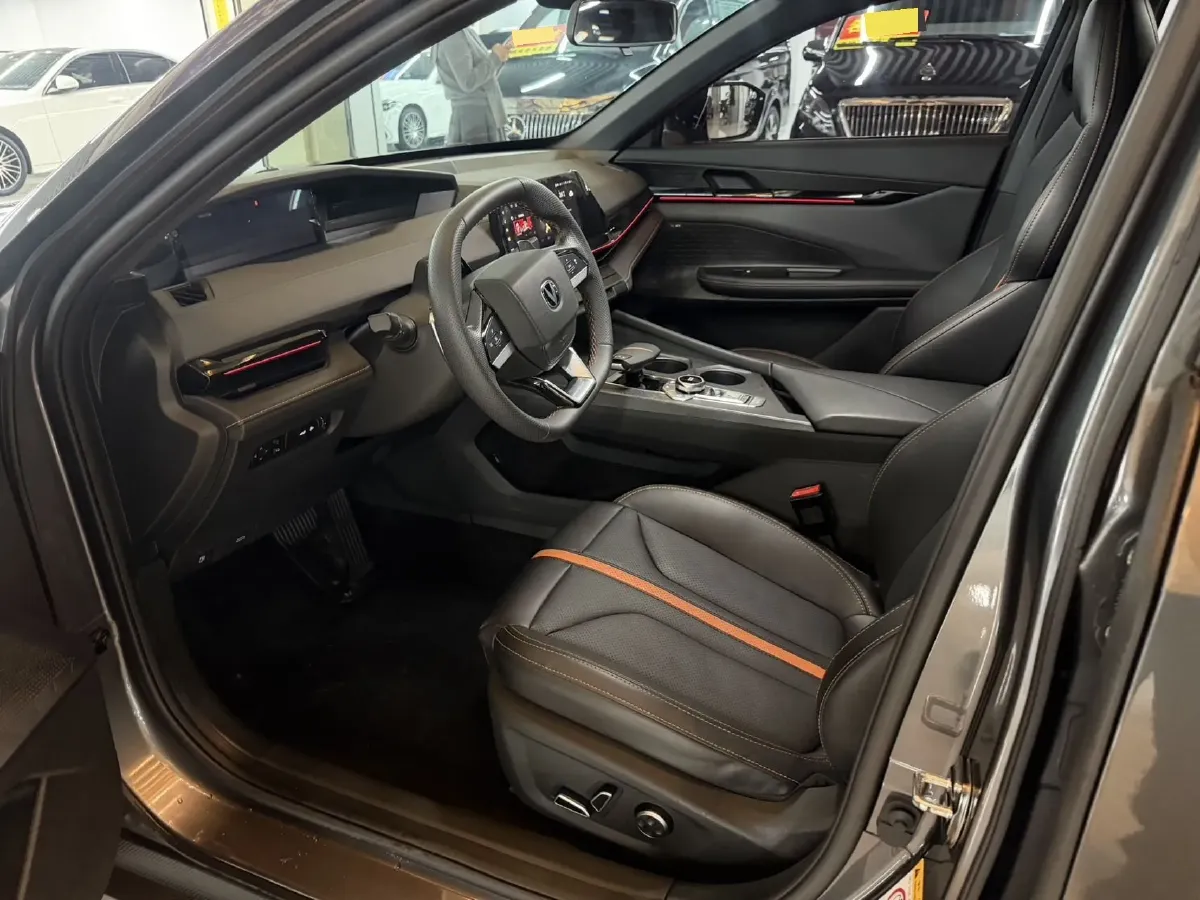 2024 ChangAn UNI-V 1.5T 188HP L4 7DCT,autocango,china used car exporter,china ev exporter,chinese used car exporter,chinese used ev exporter