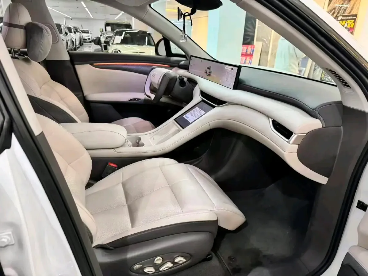 2025 IM LS6 BEV 100KWH,autocango,china used car exporter,china ev exporter,chinese used car exporter,chinese used ev exporter