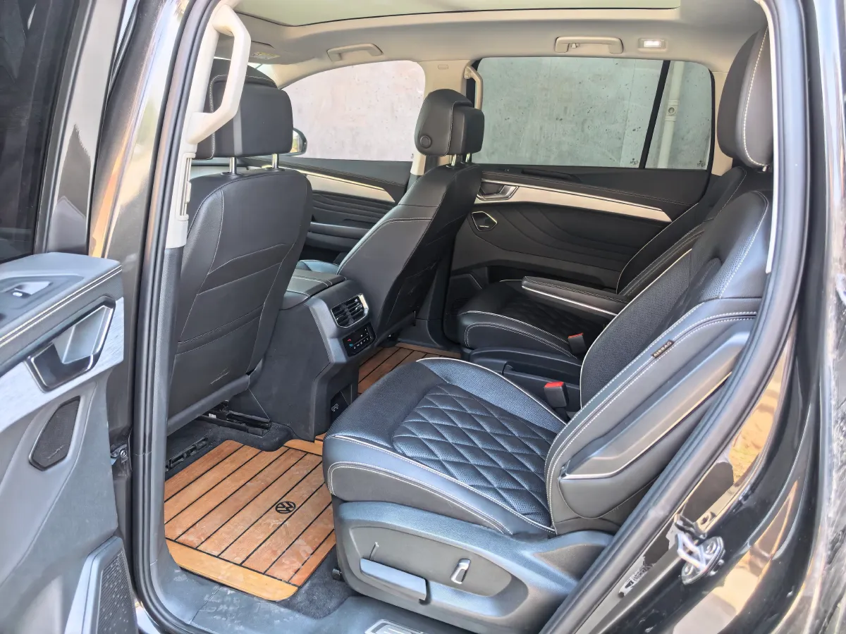 2021 Volkswagen Talagon 2.5T 299HP V6 7DCT,autocango,china used car exporter,china ev exporter,chinese used car exporter,chinese used ev exporter