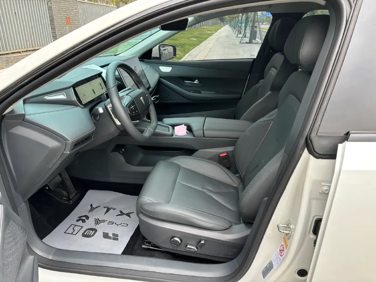 2022 DongFeng Forthing LingZhi EV BEV 68.4KWH,autocango,china used car exporter,china ev exporter,chinese used car exporter,chinese used ev exporter