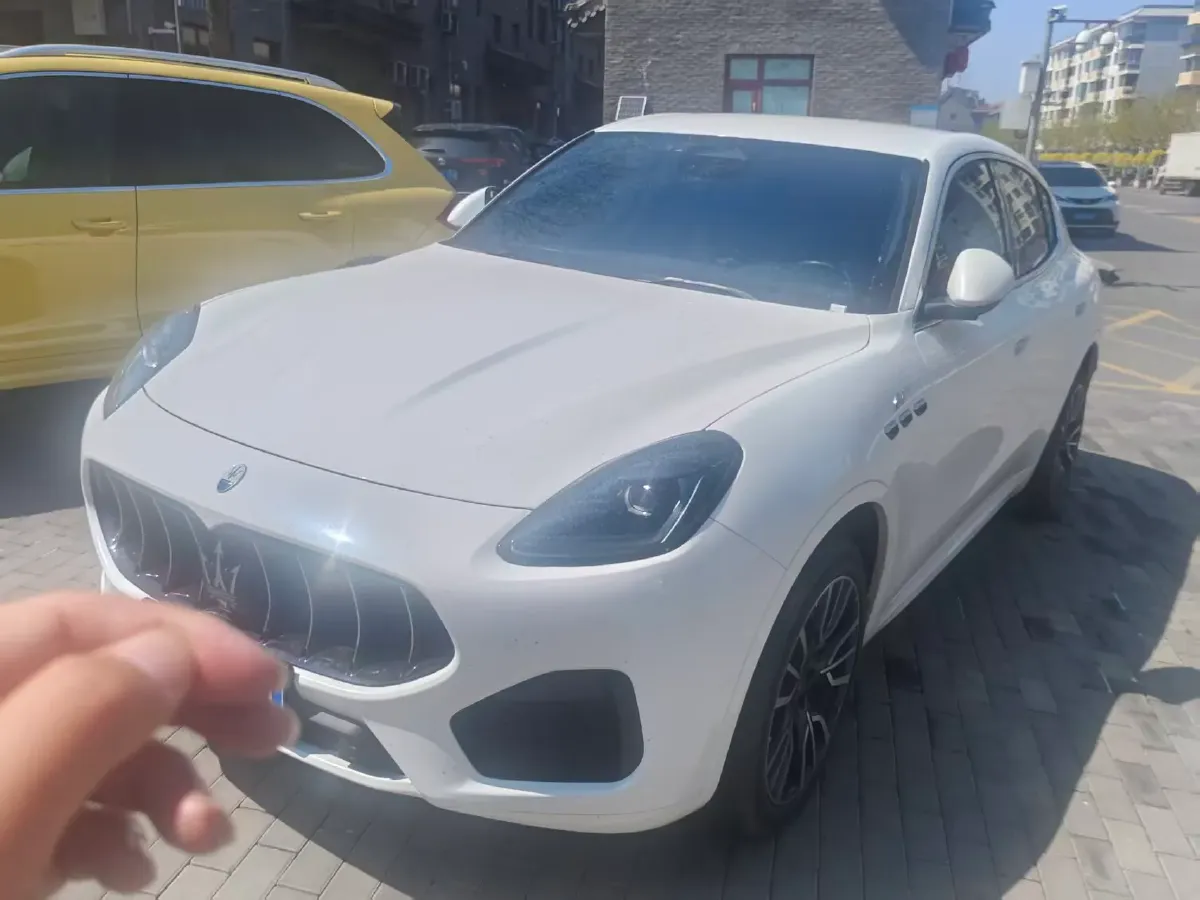 2022 Maserati Levante 2.0T 330HP L4 8AT,autocango,china used car exporter,china ev exporter,chinese used car exporter,chinese used ev exporter