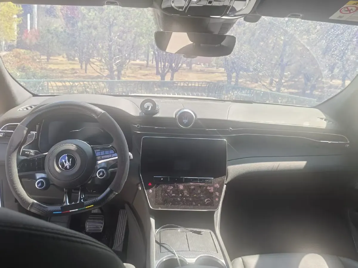 2022 Maserati Levante 2.0T 330HP L4 8AT,autocango,china used car exporter,china ev exporter,chinese used car exporter,chinese used ev exporter