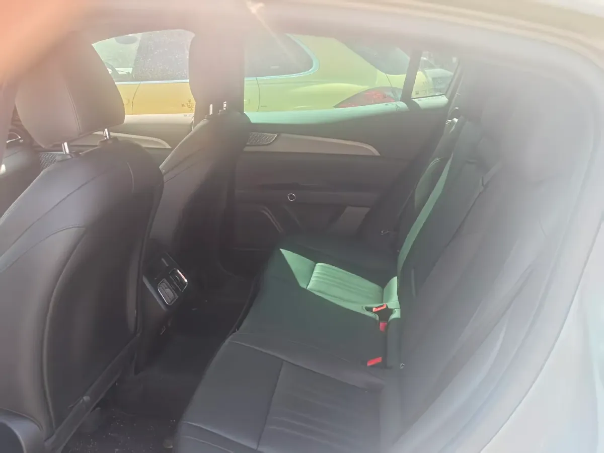 2022 Maserati Levante 2.0T 330HP L4 8AT,autocango,china used car exporter,china ev exporter,chinese used car exporter,chinese used ev exporter