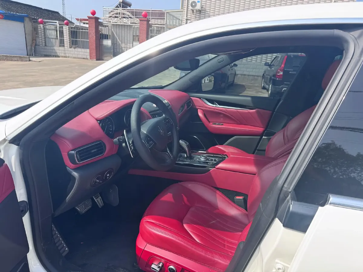 2022 Maserati Levante 2.0T 330HP L4 8AT,autocango,china used car exporter,china ev exporter,chinese used car exporter,chinese used ev exporter