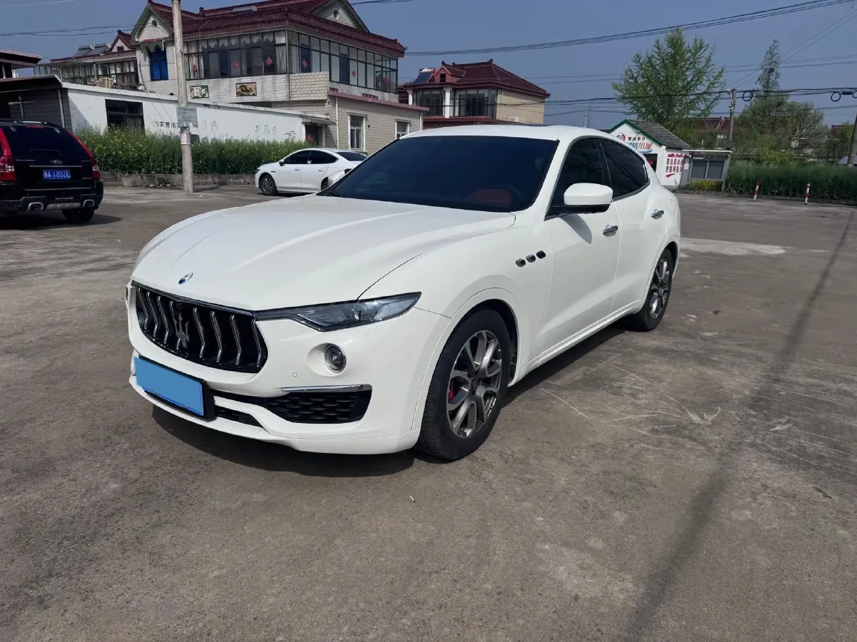 2022 Maserati Levante 2.0T 330HP L4 8AT,autocango,china used car exporter,china ev exporter,chinese used car exporter,chinese used ev exporter