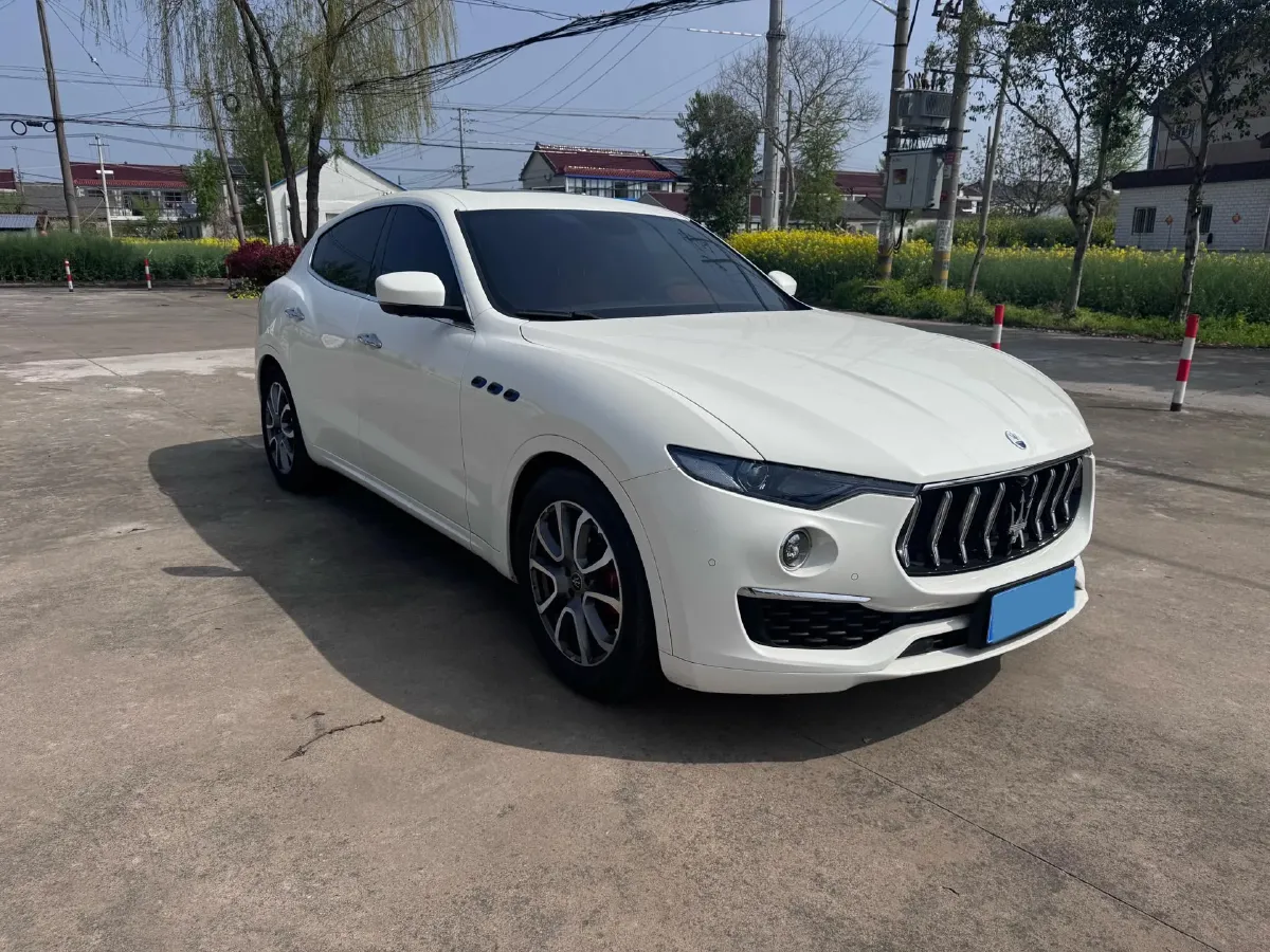 2022 Maserati Levante 2.0T 330HP L4 8AT,autocango,china used car exporter,china ev exporter,chinese used car exporter,chinese used ev exporter
