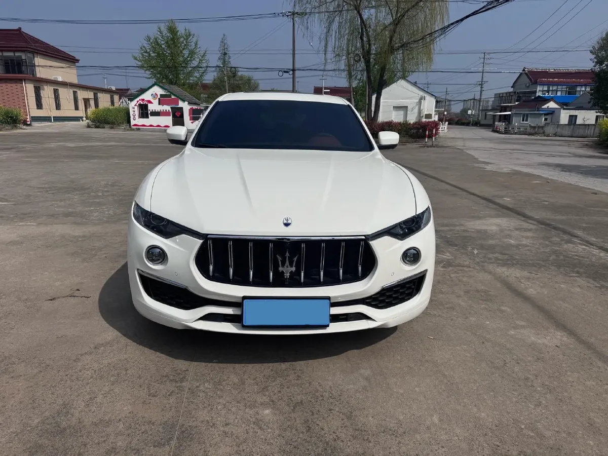 2022 Maserati Levante 2.0T 330HP L4 8AT,autocango,china used car exporter,china ev exporter,chinese used car exporter,chinese used ev exporter