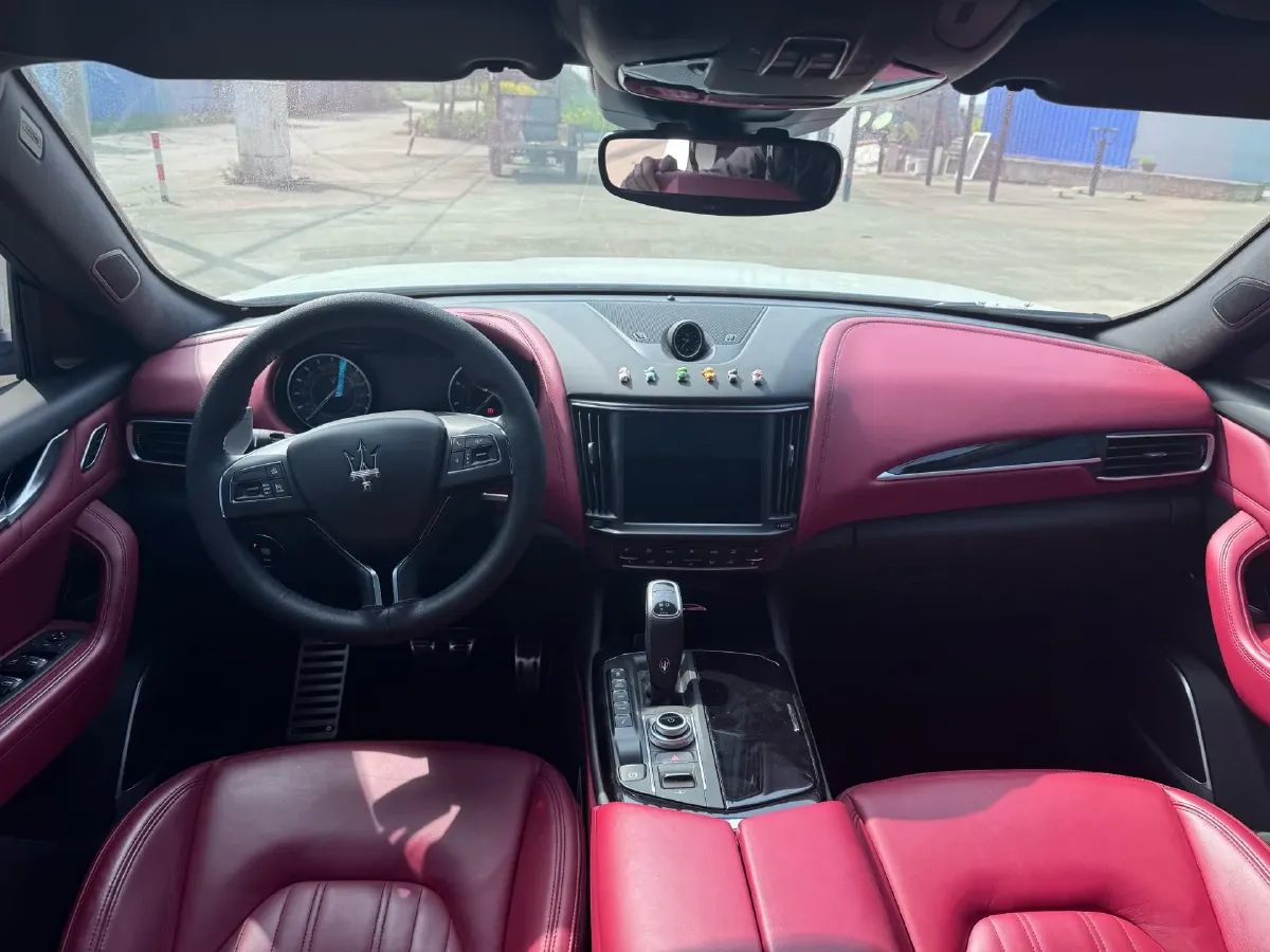 2022 Maserati Levante 2.0T 330HP L4 8AT,autocango,china used car exporter,china ev exporter,chinese used car exporter,chinese used ev exporter