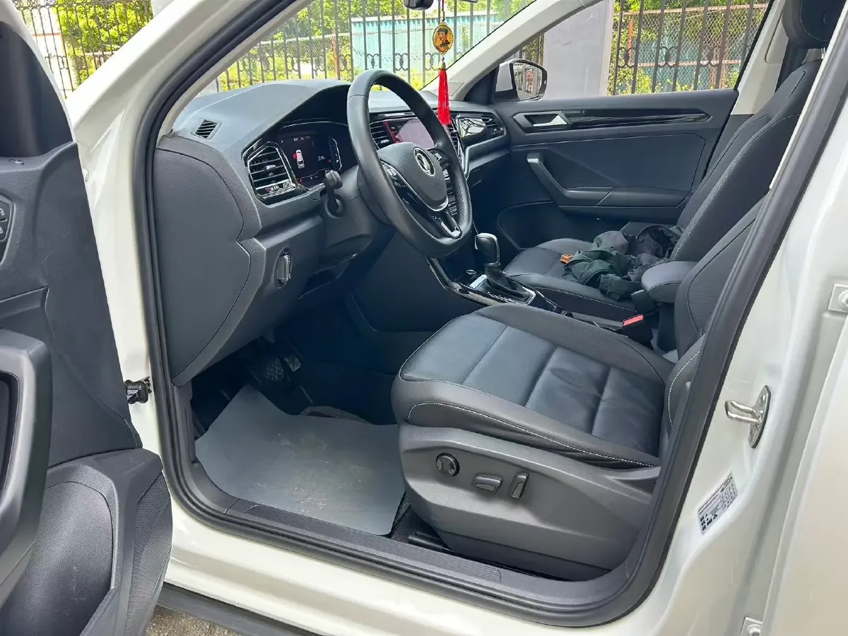 2022 Volkswagen T-Roc 1.4T 150HP L4 7DCT,autocango,china used car exporter,china ev exporter,chinese used car exporter,chinese used ev exporter