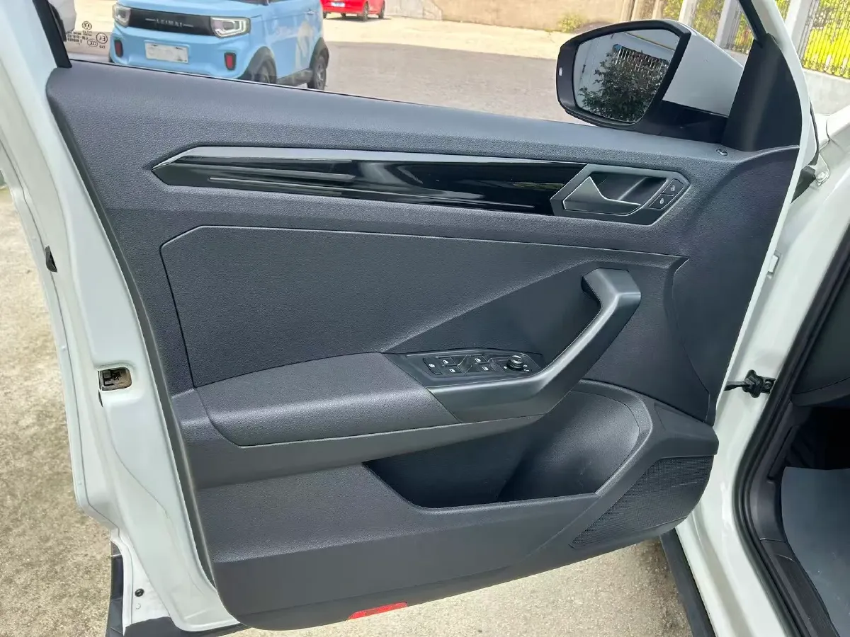 2022 Volkswagen T-Roc 1.4T 150HP L4 7DCT,autocango,china used car exporter,china ev exporter,chinese used car exporter,chinese used ev exporter