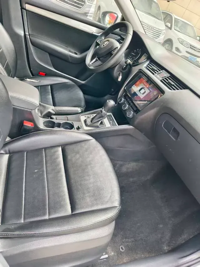 2019 Skoda Octavia 1.5L 116HP L4 6AT,autocango,china used car exporter,china ev exporter,chinese used car exporter,chinese used ev exporter