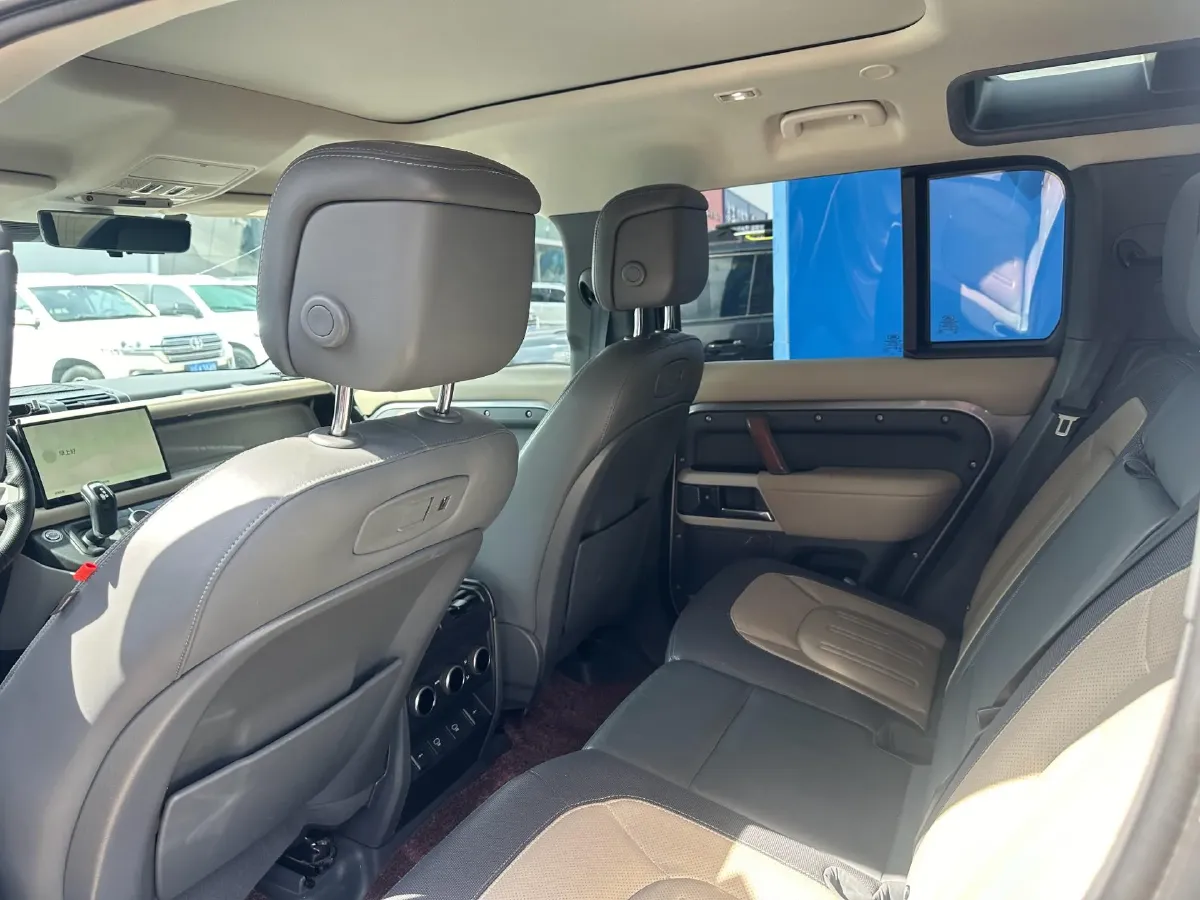 2022 Land Rover Defender 3.0T 400HP L6 8AT,autocango,china used car exporter,china ev exporter,chinese used car exporter,chinese used ev exporter