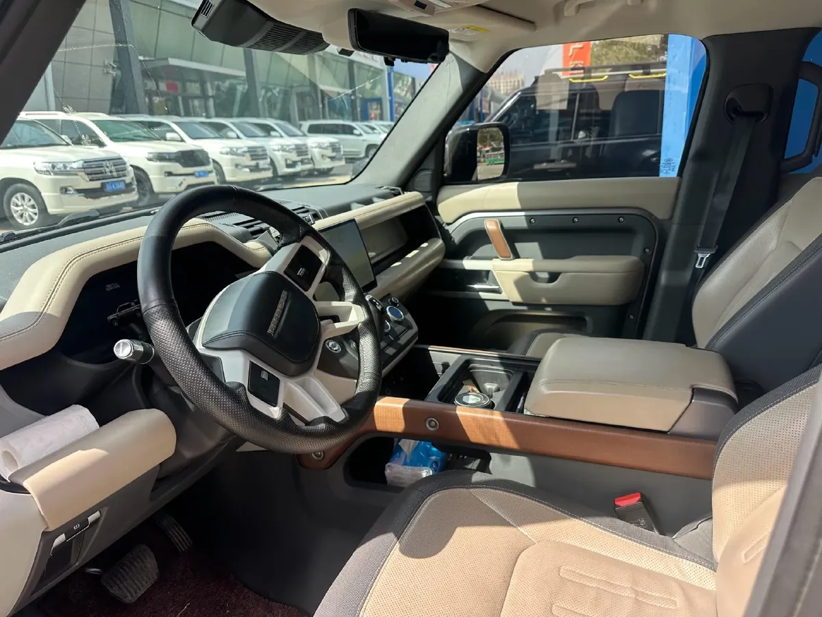 2022 Land Rover Defender 3.0T 400HP L6 8AT,autocango,china used car exporter,china ev exporter,chinese used car exporter,chinese used ev exporter