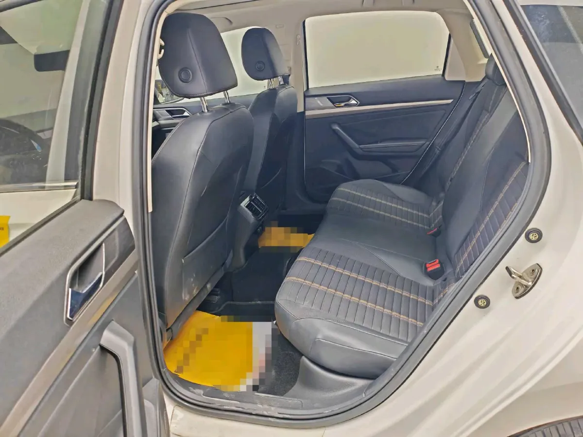 2022 Volkswagen T-Roc 1.4T 150HP L4 7DCT,autocango,china used car exporter,china ev exporter,chinese used car exporter,chinese used ev exporter