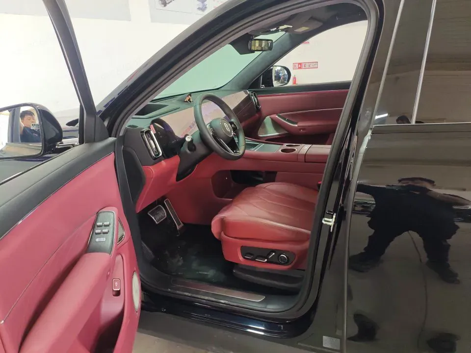 2025 AITO AITO M8 REEV 160HP REEV 53.4KWH,autocango,china used car exporter,china ev exporter,chinese used car exporter,chinese used ev exporter