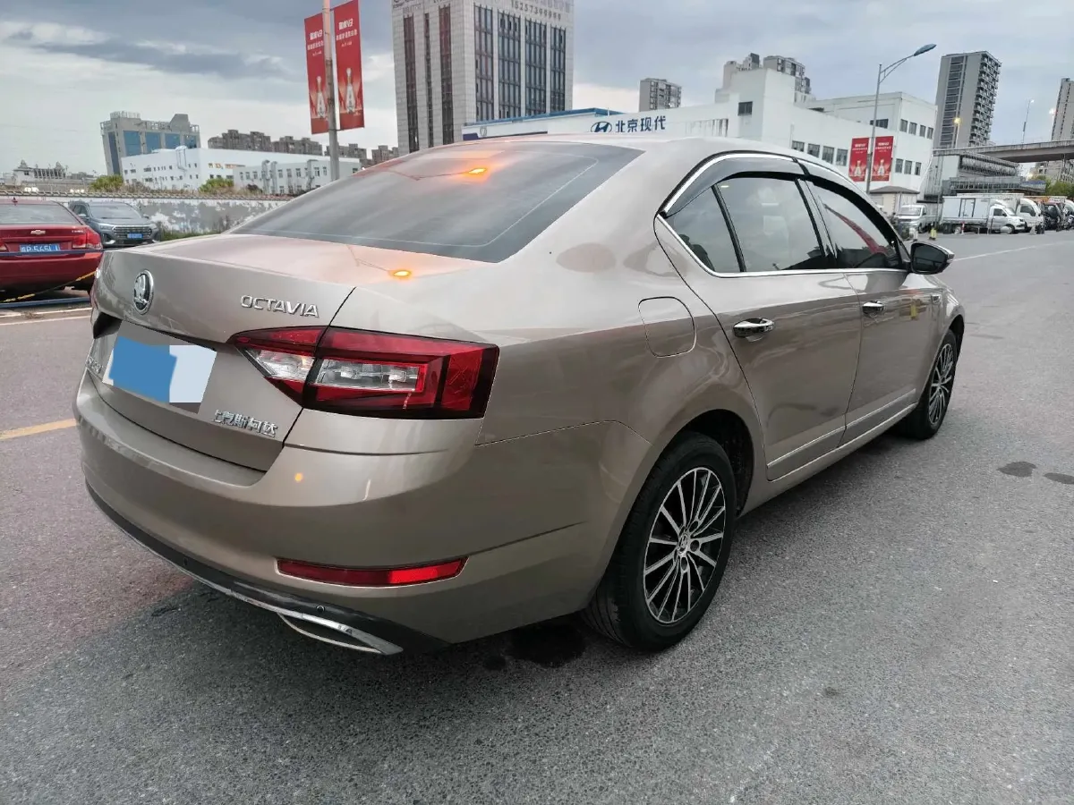 2018 Skoda Octavia 1.2T 116HP L4 7DCT,autocango,china used car exporter,china ev exporter,chinese used car exporter,chinese used ev exporter