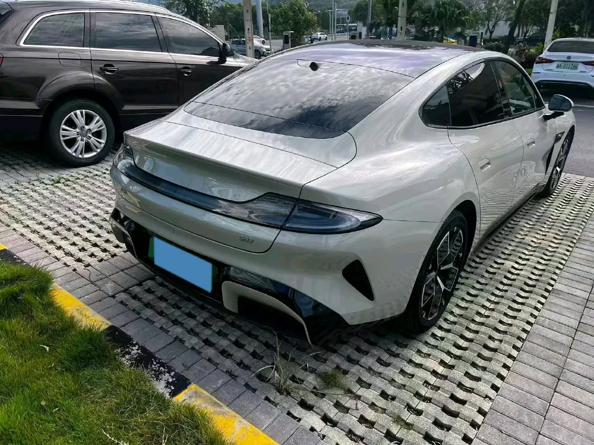 2024 MI SU7 BEV 73.6KWH,autocango,china used car exporter,china ev exporter,chinese used car exporter,chinese used ev exporter