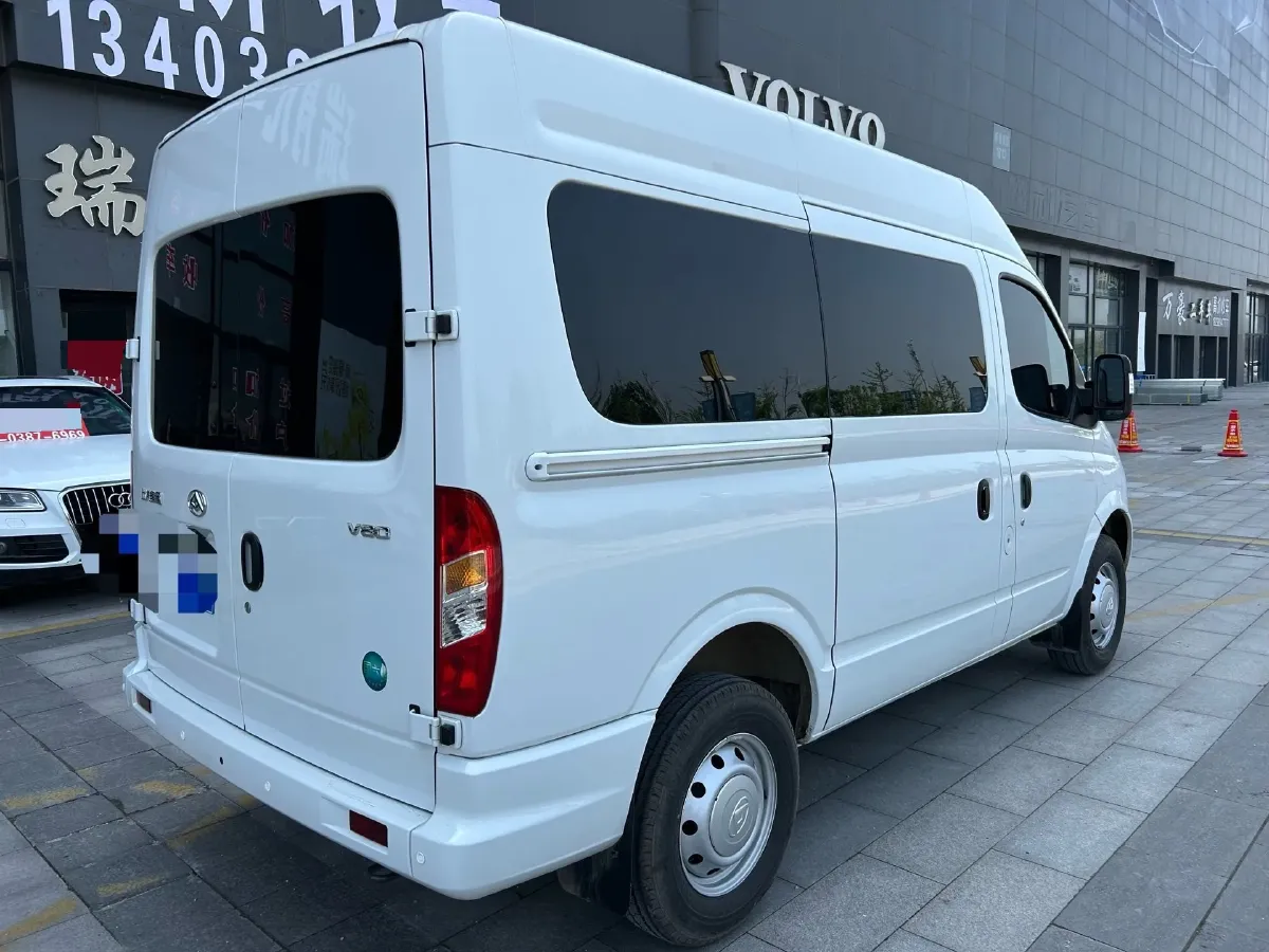 2023 MAXUS XinTu V80 2.0T 127HP L4 6MT,autocango,china used car exporter,china ev exporter,chinese used car exporter,chinese used ev exporter