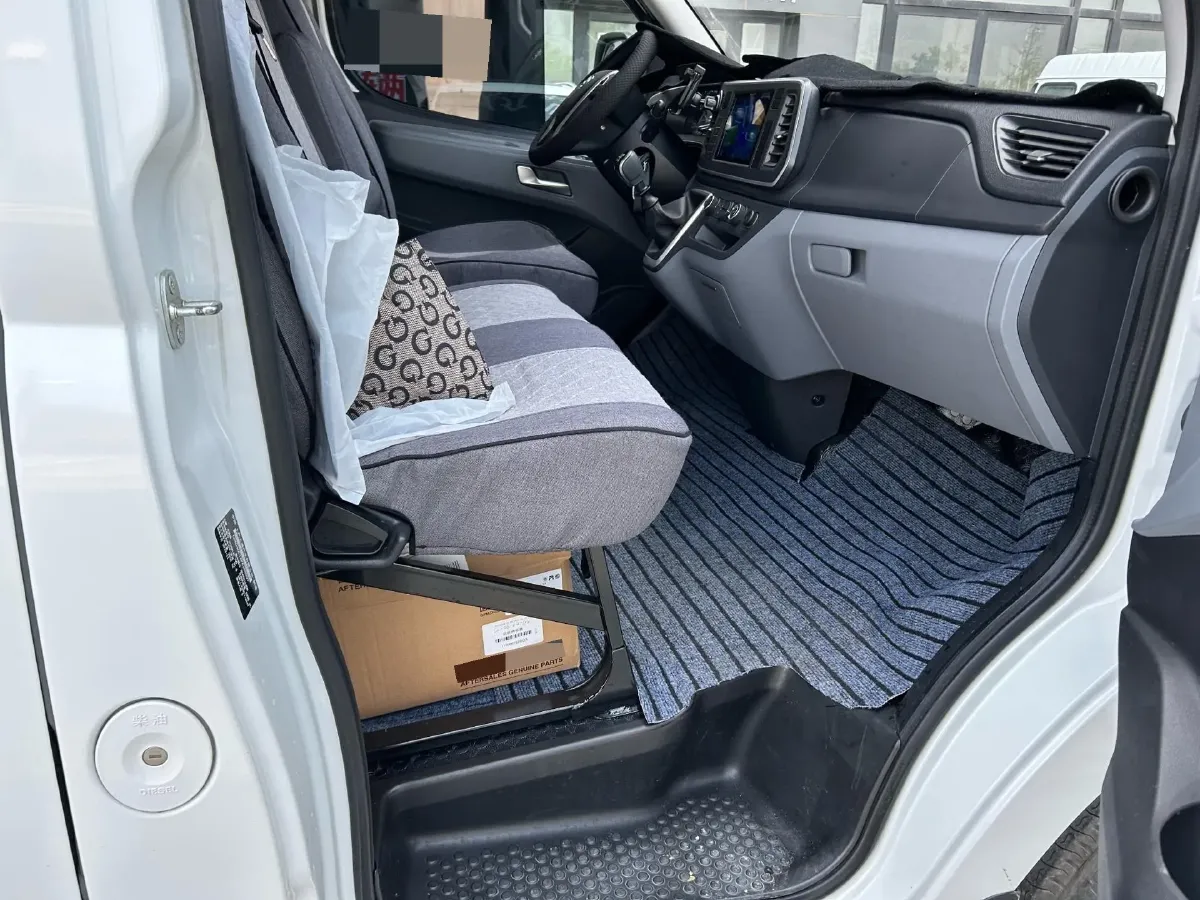 2023 MAXUS XinTu V80 2.0T 127HP L4 6MT,autocango,china used car exporter,china ev exporter,chinese used car exporter,chinese used ev exporter