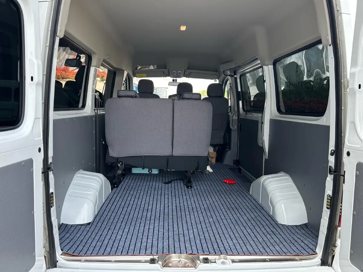 2023 MAXUS XinTu V80 2.0T 127HP L4 6MT,autocango,china used car exporter,china ev exporter,chinese used car exporter,chinese used ev exporter