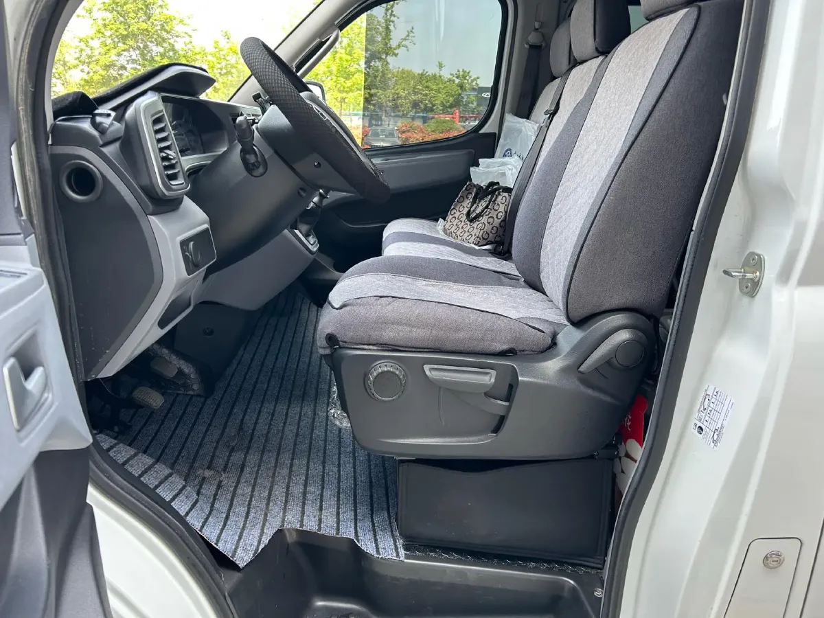 2023 MAXUS XinTu V80 2.0T 127HP L4 6MT,autocango,china used car exporter,china ev exporter,chinese used car exporter,chinese used ev exporter