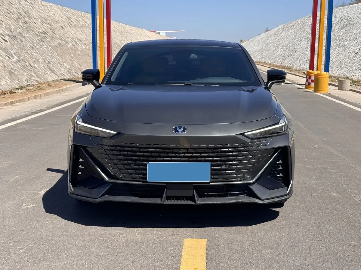 2023 ChangAn UNI-V 1.5T 188HP L4 7DCT,autocango,china used car exporter,china ev exporter,chinese used car exporter,chinese used ev exporter
