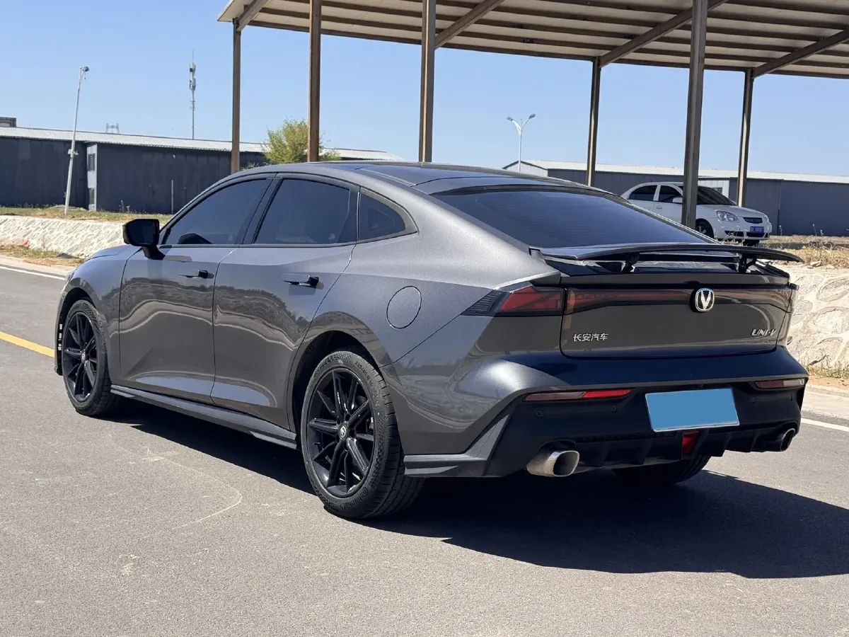 2023 ChangAn UNI-V 1.5T 188HP L4 7DCT,autocango,china used car exporter,china ev exporter,chinese used car exporter,chinese used ev exporter