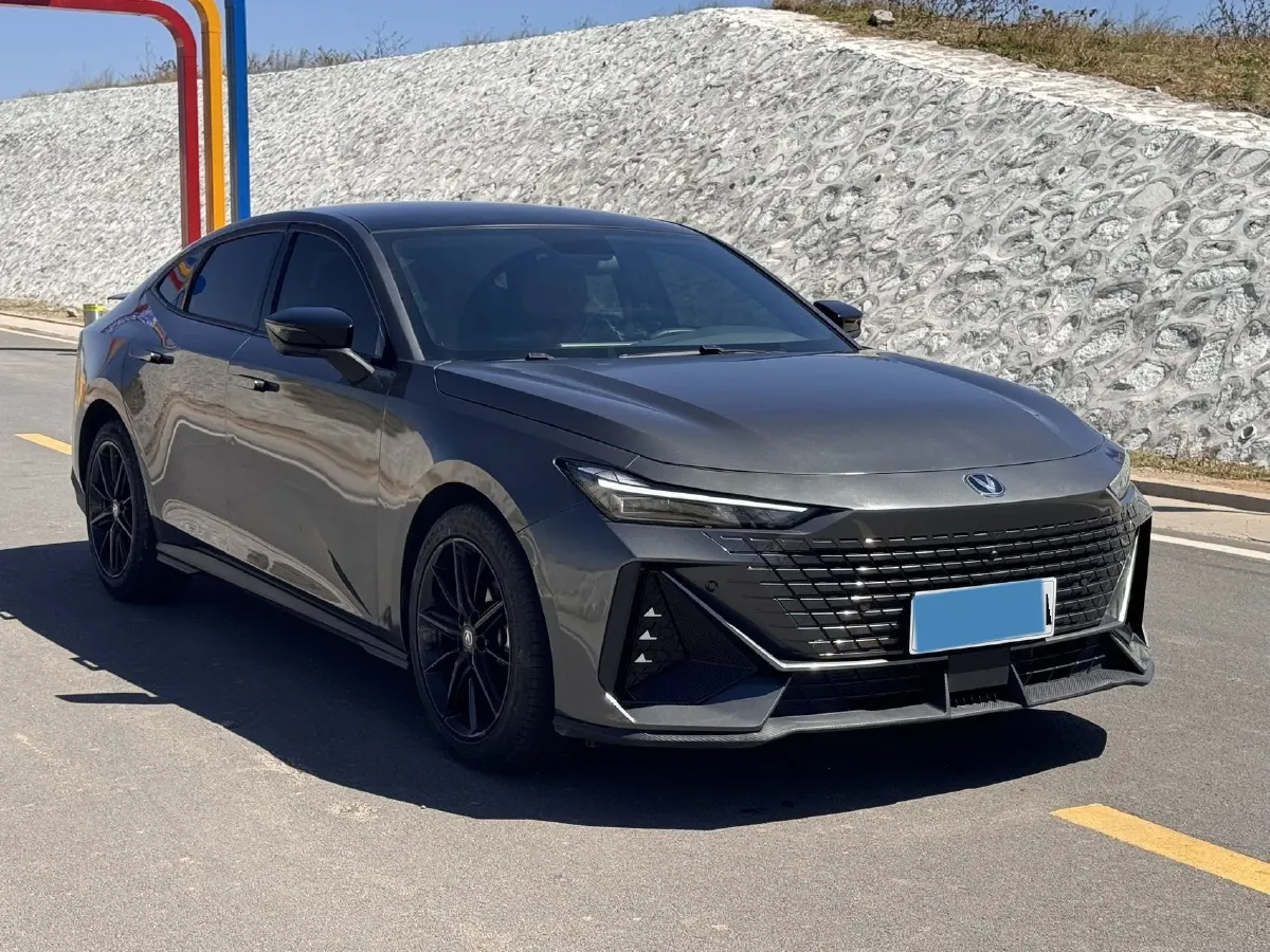 2023 ChangAn UNI-V 1.5T 188HP L4 7DCT,autocango,china used car exporter,china ev exporter,chinese used car exporter,chinese used ev exporter