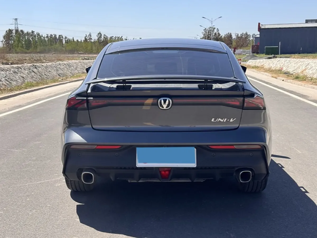 2023 ChangAn UNI-V 1.5T 188HP L4 7DCT,autocango,china used car exporter,china ev exporter,chinese used car exporter,chinese used ev exporter