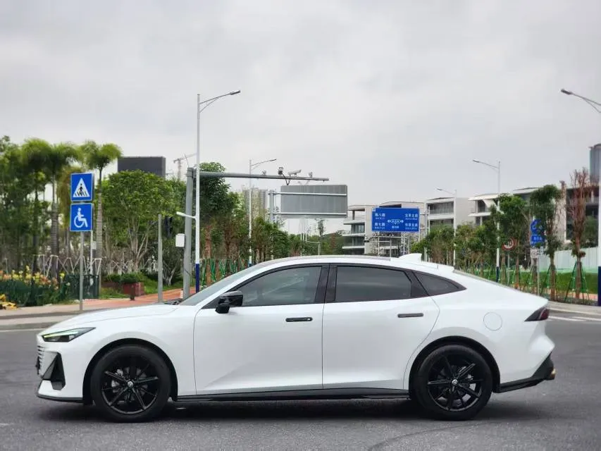 2023 ChangAn UNI-V 1.5T 188HP L4 7DCT,autocango,china used car exporter,china ev exporter,chinese used car exporter,chinese used ev exporter