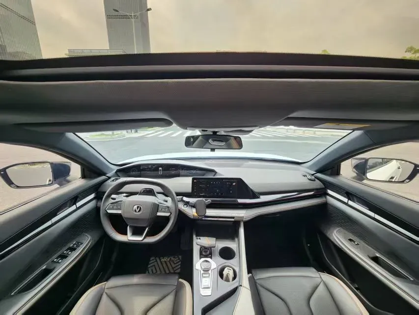 2023 ChangAn UNI-V 1.5T 188HP L4 7DCT,autocango,china used car exporter,china ev exporter,chinese used car exporter,chinese used ev exporter