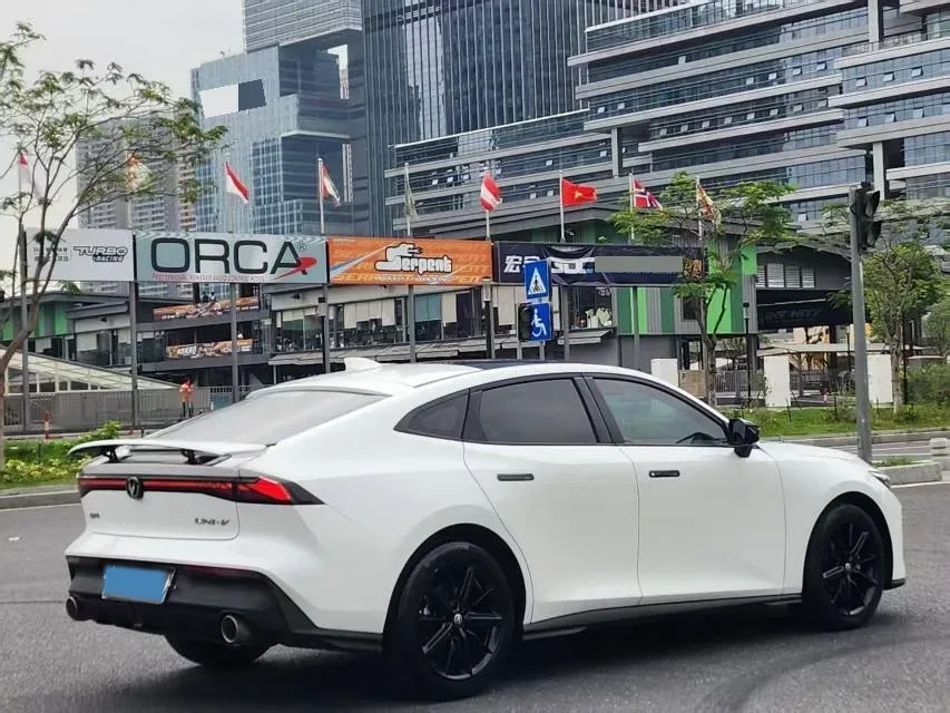 2023 ChangAn UNI-V 1.5T 188HP L4 7DCT,autocango,china used car exporter,china ev exporter,chinese used car exporter,chinese used ev exporter