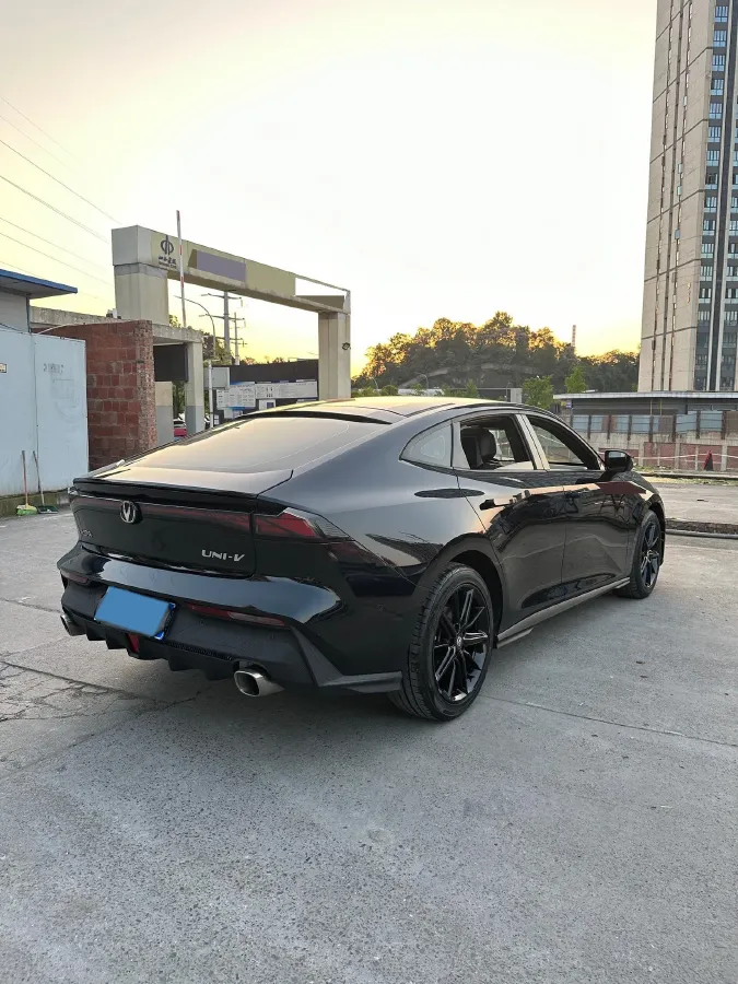 2022 ChangAn UNI-V 1.5T 188HP L4 7DCT,autocango,china used car exporter,china ev exporter,chinese used car exporter,chinese used ev exporter