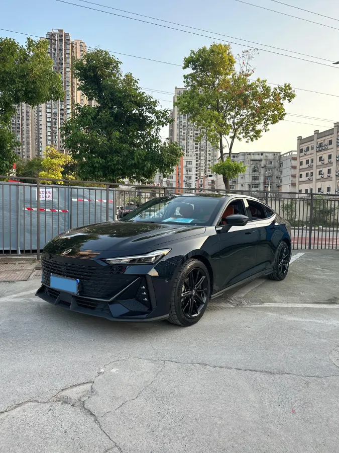 2022 ChangAn UNI-V 1.5T 188HP L4 7DCT,autocango,china used car exporter,china ev exporter,chinese used car exporter,chinese used ev exporter