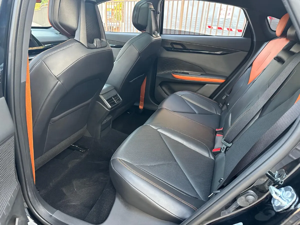 2022 ChangAn UNI-V 1.5T 188HP L4 7DCT,autocango,china used car exporter,china ev exporter,chinese used car exporter,chinese used ev exporter