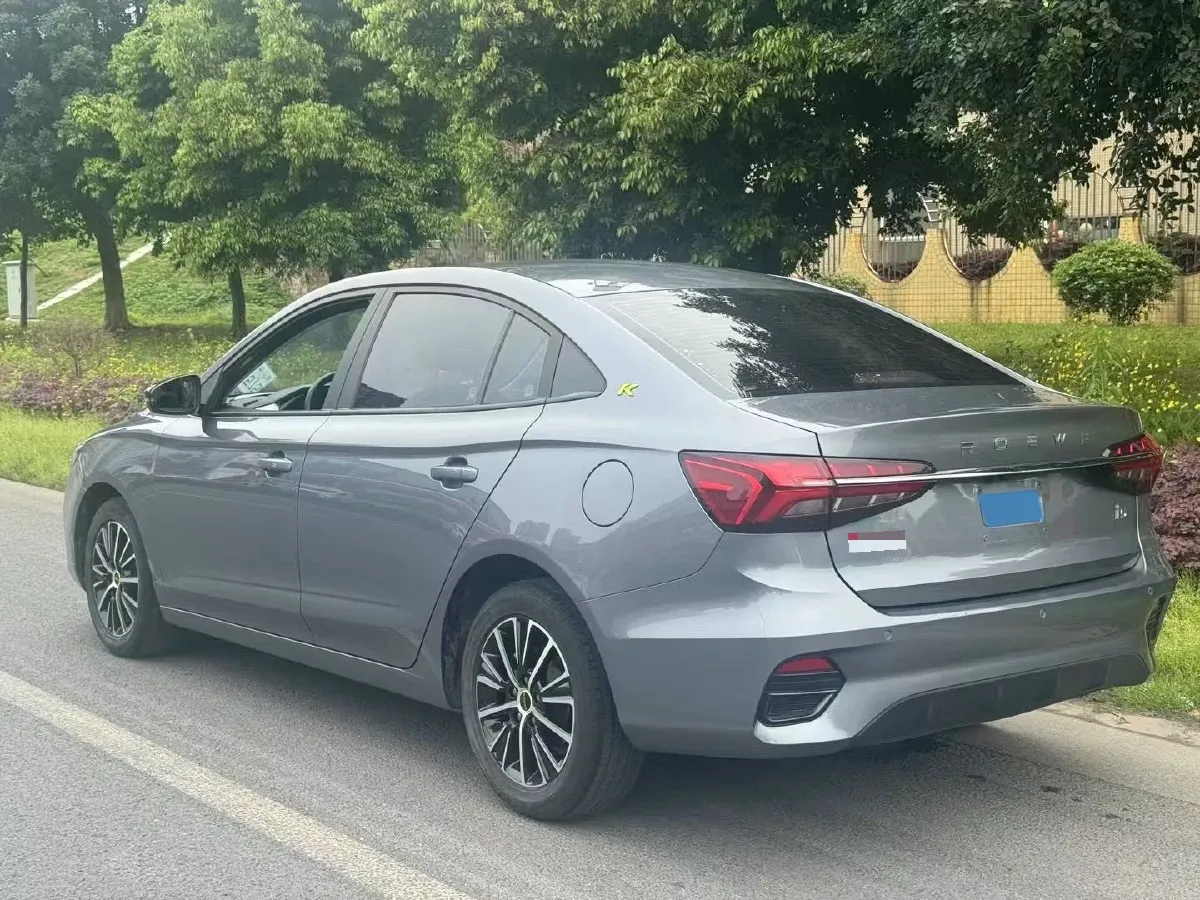 2021 Roewe i5 1.5L 120HP L4 5MT,autocango,china used car exporter,china ev exporter,chinese used car exporter,chinese used ev exporter