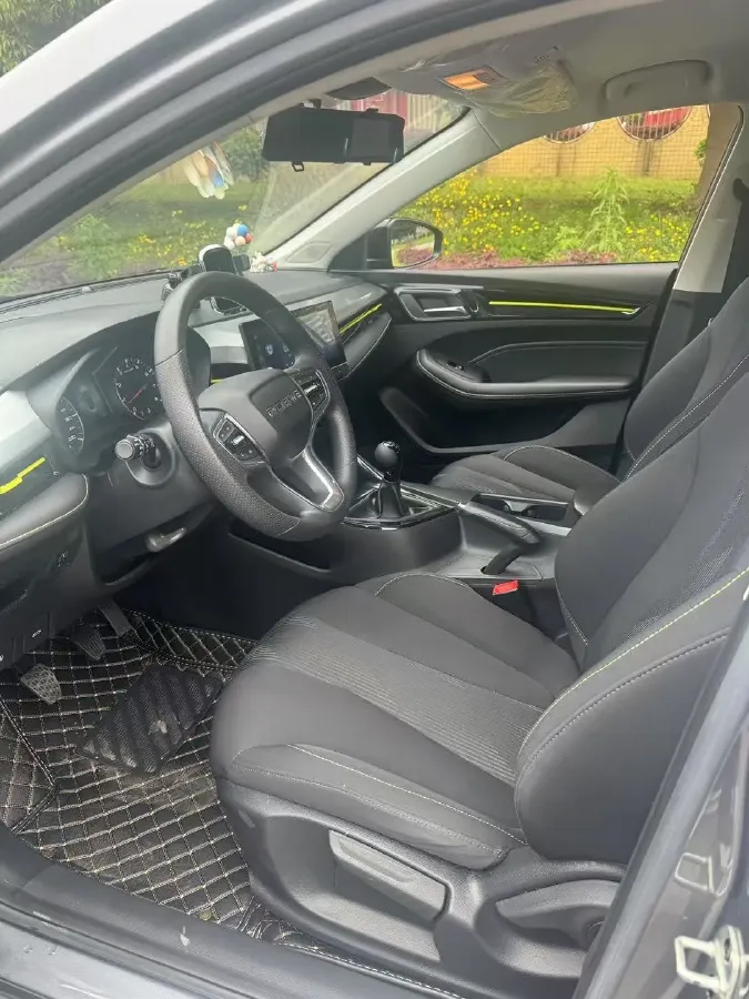 2021 Roewe i5 1.5L 120HP L4 5MT,autocango,china used car exporter,china ev exporter,chinese used car exporter,chinese used ev exporter