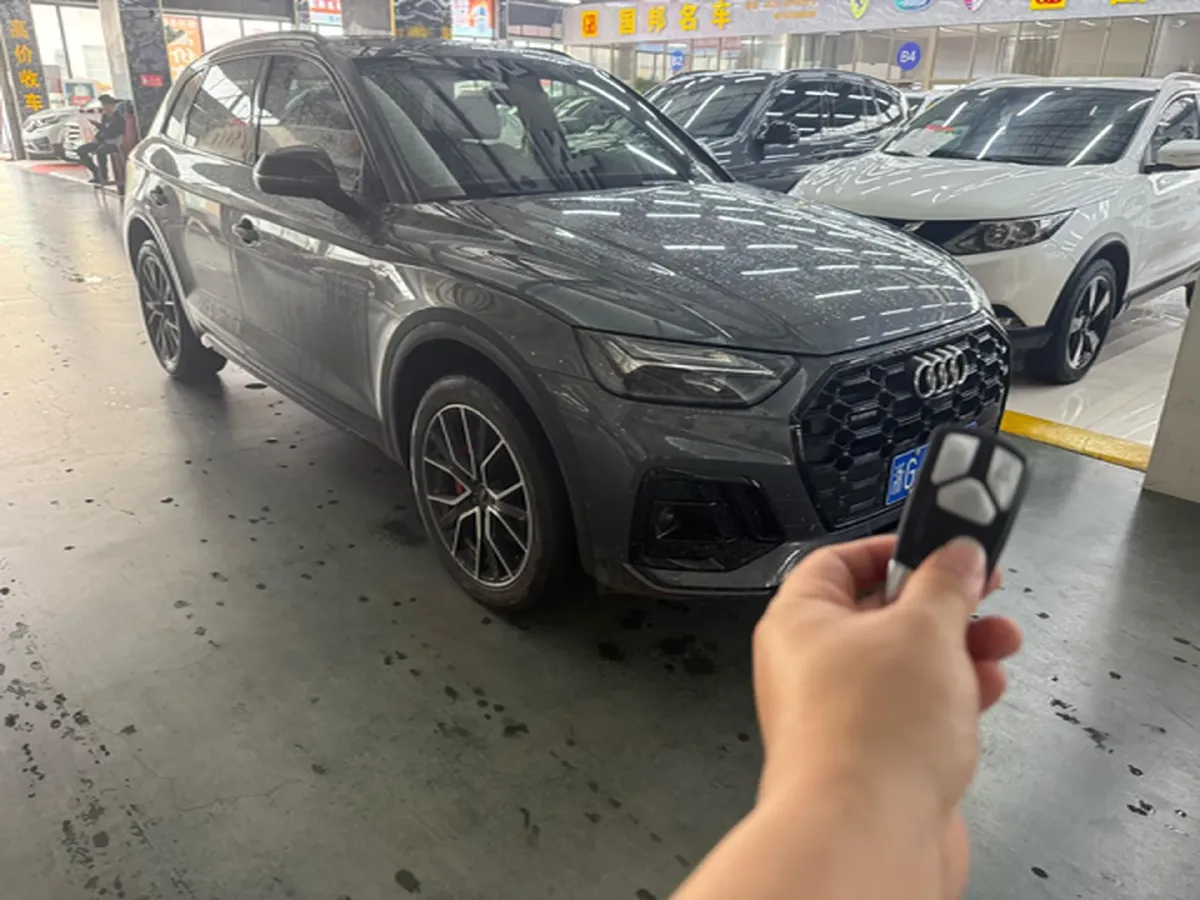 2024 Audi Q5L 2.0T 245HP L4 7DCT,autocango,china used car exporter,china ev exporter,chinese used car exporter,chinese used ev exporter