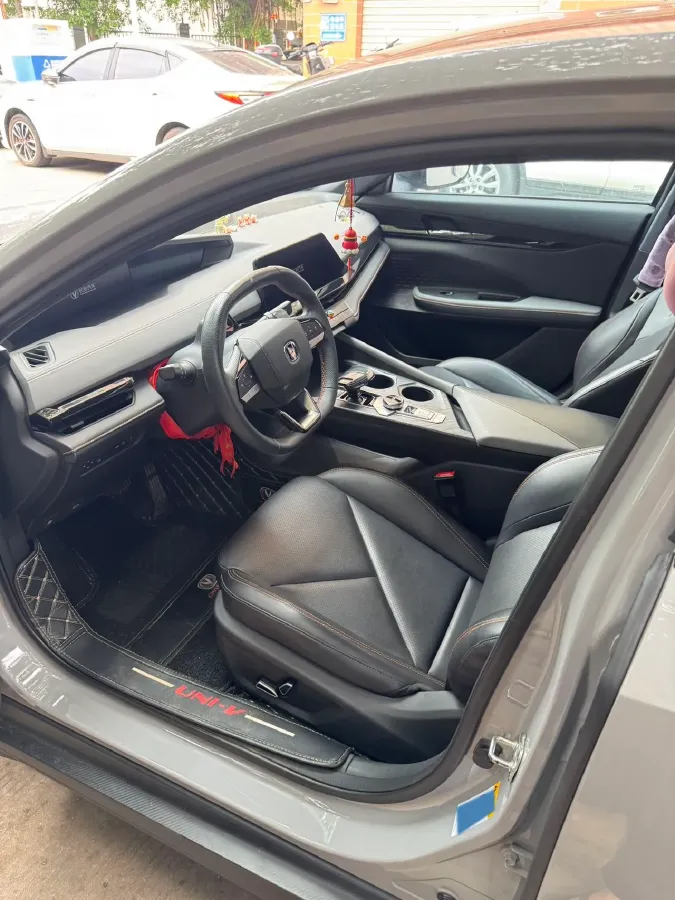 2022 ChangAn UNI-V 1.5T 188HP L4 7DCT,autocango,china used car exporter,china ev exporter,chinese used car exporter,chinese used ev exporter