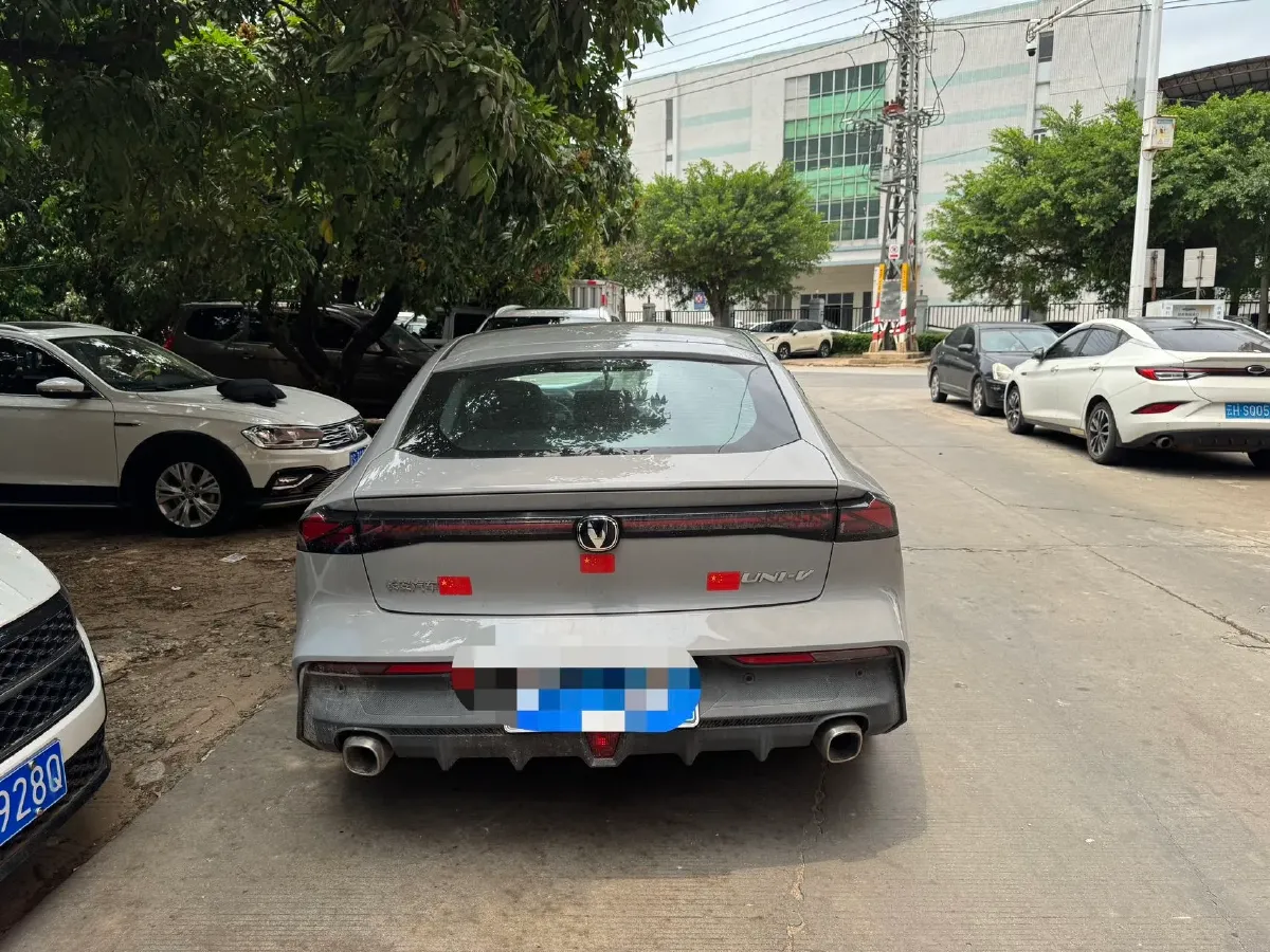 2022 ChangAn UNI-V 1.5T 188HP L4 7DCT,autocango,china used car exporter,china ev exporter,chinese used car exporter,chinese used ev exporter